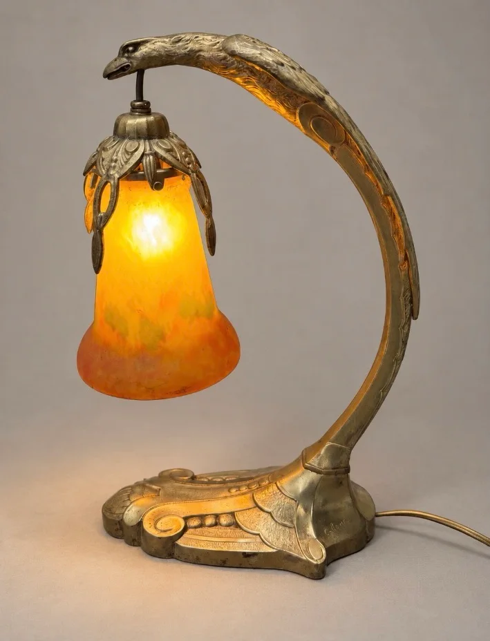 Lampe Art déco au col d’aigle, signée C. Ranc, tulipe en pâte de verre