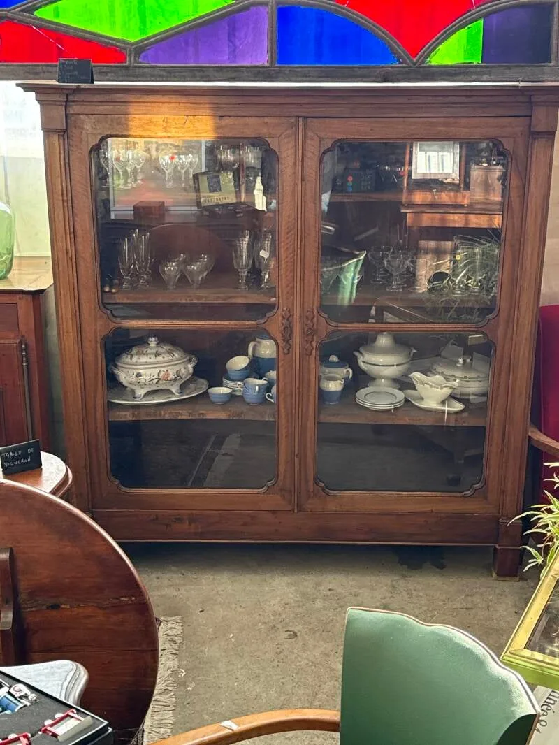 Grande vitrine en noyer -XIXe siècle, photo 1 sur 6