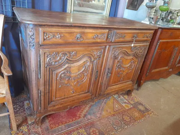 Buffet sculpté époque XVIIIe