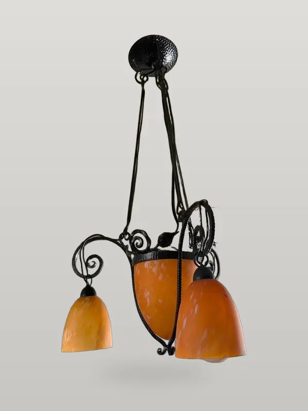 Lustre Art Déco en fer forgé et pâte de verre – vers 1930