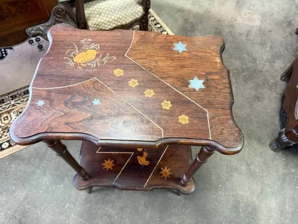 Table à thé, deux plateaux marquetée – Style Napoléon III – vers 1880