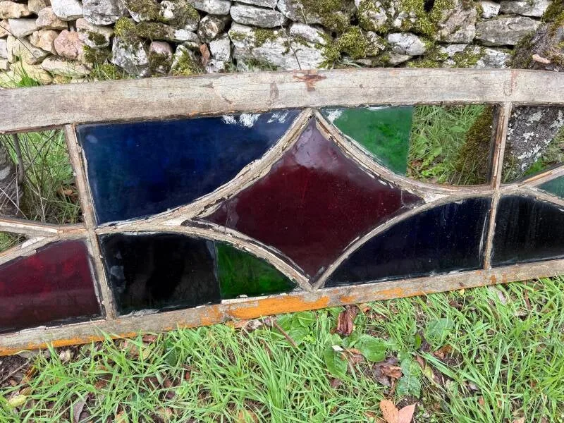 Ancien fronton de magasin – fin XIXᵉ siècle – verres colorés – 3,10 m