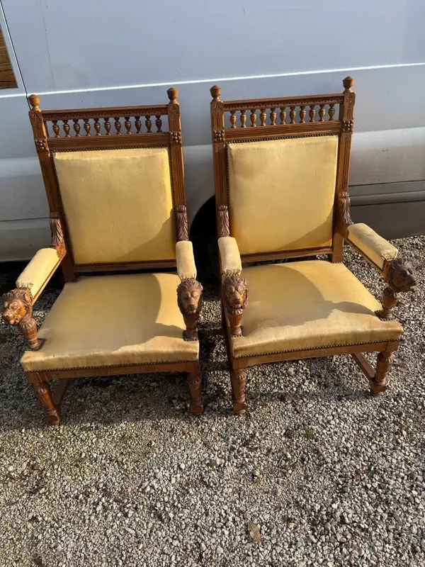 Paire de fauteuils anciens époque Restauration, accotoirs à têtes de lion – XIXᵉ siècle
