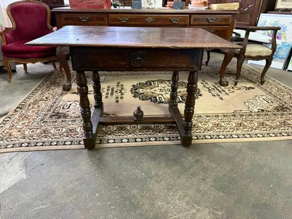 Table rustique époque XVIIe siècle – chêne massif – 1 tiroir
