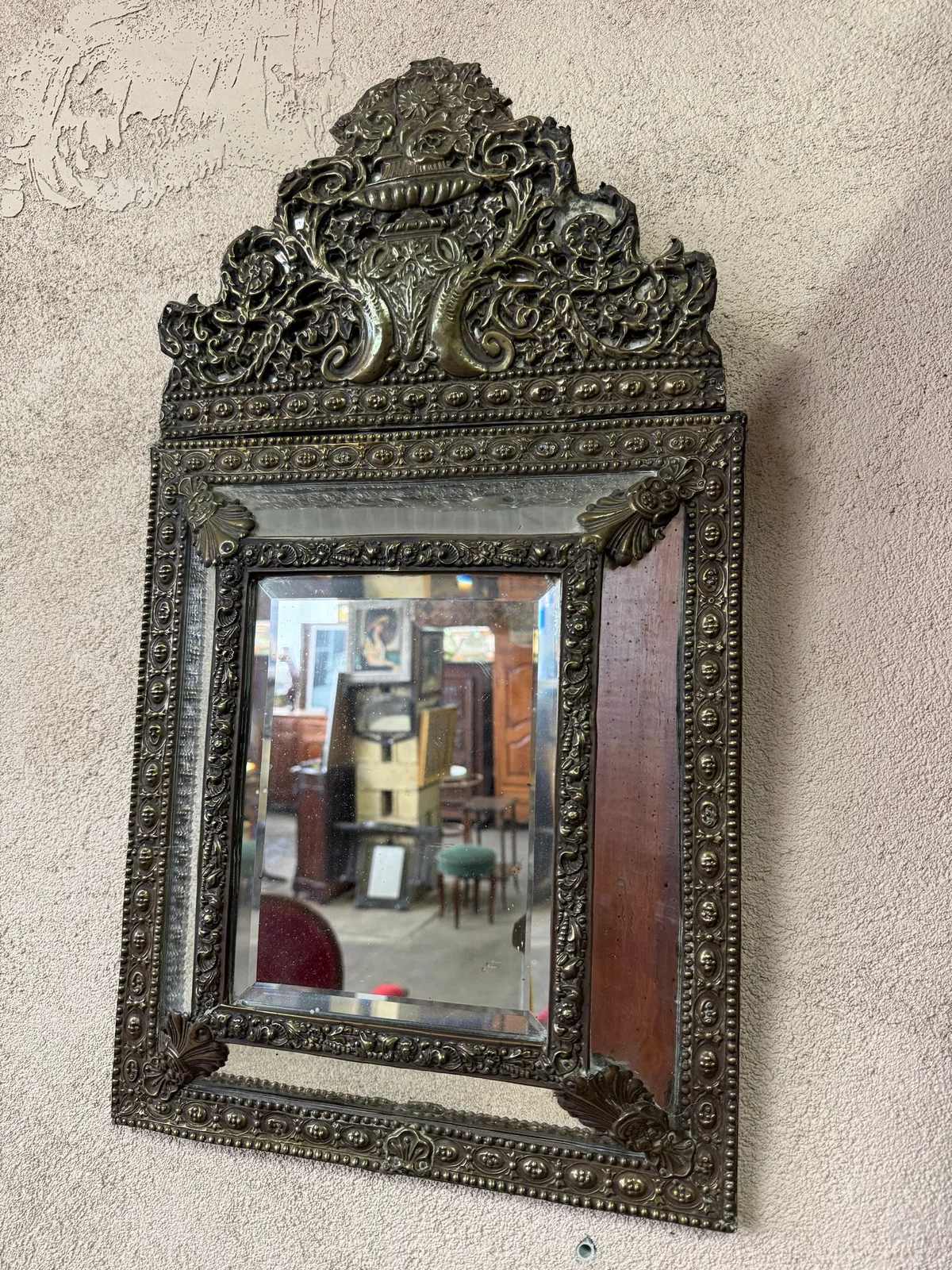 Miroir de style Napoléon III en laiton repoussé, photo 1 sur 6